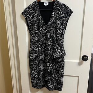 Leota Monochrome Leaf Pattern Midi Dress